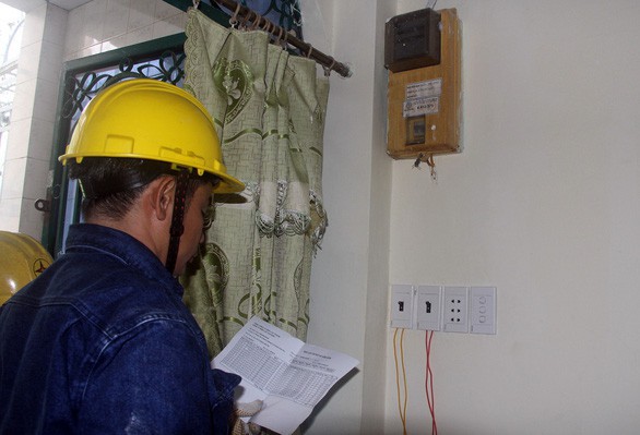 714 hộ ở TP.HCM phản ánh tiền điện tăng 1,5 lần, điện lực nói gì? - Ảnh 1. 714 hộ ở TP.HCM phản ánh tiền điện tăng 1,5 lần, điện lực nói gì? - Ảnh 1.