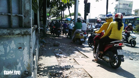 Chấm dứt nạn say xỉn vẫn lái xe: Không chấp nhận thông cảm - Ảnh 2. Chấm dứt nạn say xỉn vẫn lái xe: Không chấp nhận thông cảm - Ảnh 2.
