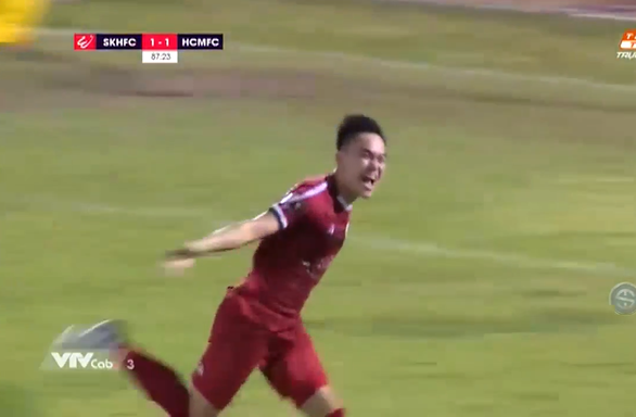 CLB TP.HCM lấy lại ngôi đầu bảng từ tay Hà Nội FC - Ảnh 1. CLB TP.HCM lấy lại ngôi đầu bảng từ tay Hà Nội FC - Ảnh 1.