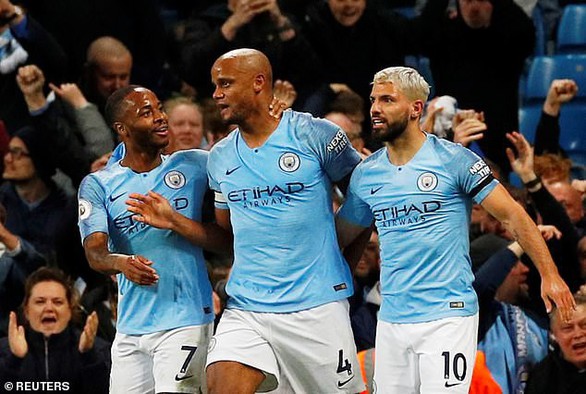 Trước khi Kompany ghi bàn, Aguero đã hét lên: Đừng sút. Không Vinny, không - Ảnh 2. Trước khi Kompany ghi bàn, Aguero đã hét lên: Đừng sút. Không Vinny, không - Ảnh 2.