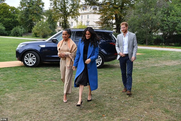 Công nương Meghan muốn sinh hoàng tử bé tại nhà nhưng bất thành? - Ảnh 1. Công nương Meghan muốn sinh hoàng tử bé tại nhà nhưng bất thành? - Ảnh 1.