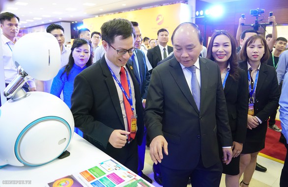 Thủ tướng dự diễn đàn phát triển doanh nghiệp công nghệ Việt Nam - Ảnh 3. Thủ tướng dự diễn đàn phát triển doanh nghiệp công nghệ Việt Nam - Ảnh 3.