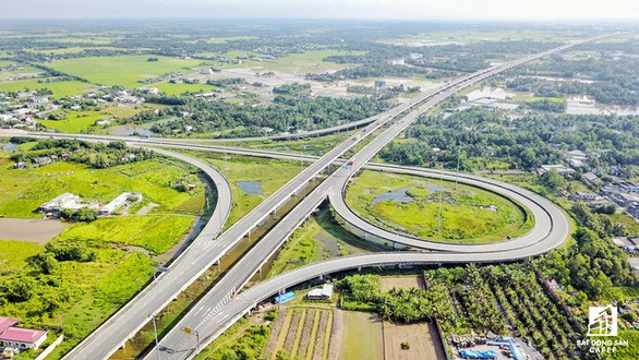 Hạ tầng giao thông rút ngắn khoảng cách Long An với TP.HCM - Ảnh 1. Hạ tầng giao thông rút ngắn khoảng cách Long An với TP.HCM - Ảnh 1.