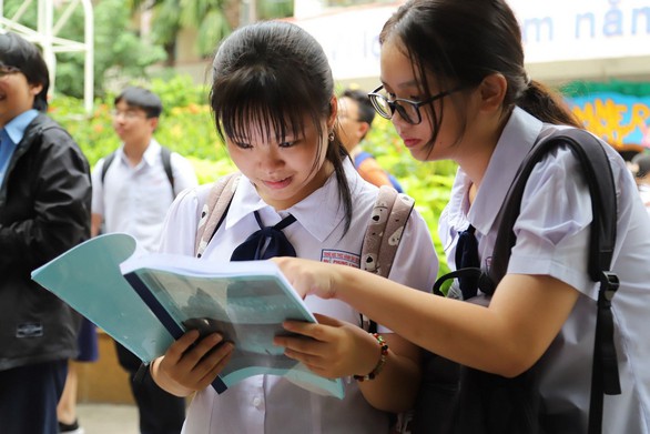 Sáng nay TP.HCM công bố điểm chuẩn lớp 10 - Ảnh 1. Sáng nay TP.HCM công bố điểm chuẩn lớp 10 - Ảnh 1.
