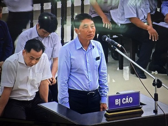 Cựu thứ trưởng Trần Việt Tân: Không kêu oan, cựu thứ trưởng Bùi Văn Thành: Xin án treo - Ảnh 1. Cựu thứ trưởng Trần Việt Tân: Không kêu oan, cựu thứ trưởng Bùi Văn Thành: Xin án treo - Ảnh 1.