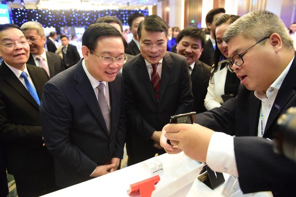 Thanh toán không tiền mặt sẽ áp đảo - Ảnh 1. Thanh toán không tiền mặt sẽ áp đảo - Ảnh 1.