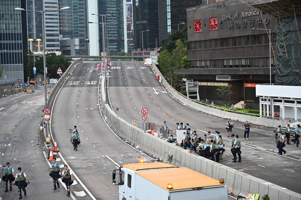 Hong Kong dần trở về nhịp sống bình thường sau những ngày hỗn loạn - Ảnh 12. Hong Kong dần trở về nhịp sống bình thường sau những ngày hỗn loạn - Ảnh 12.