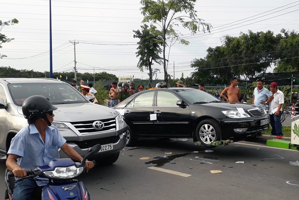 Công an Đồng Nai nói về vụ nhóm người xăm trổ bao vây xe - Ảnh 1. Công an Đồng Nai nói về vụ nhóm người xăm trổ bao vây xe - Ảnh 1.