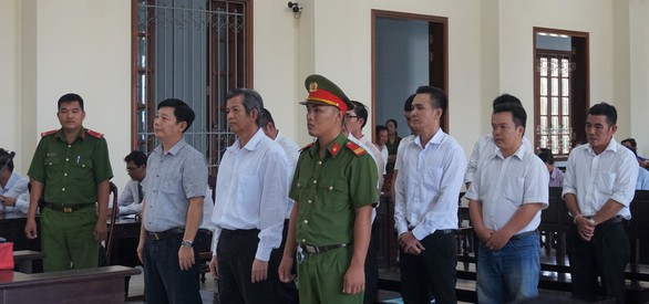 Nhóm cán bộ Vietcombank Tây Đô lãnh 39 năm tù - Ảnh 1. Nhóm cán bộ Vietcombank Tây Đô lãnh 39 năm tù - Ảnh 1.
