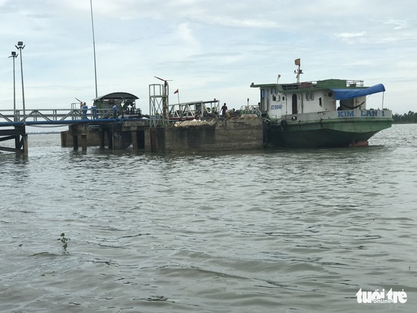 Kịp thời chặn sự cố tràn 19.000 lít dầu ra sông Tiền - Ảnh 1. Kịp thời chặn sự cố tràn 19.000 lít dầu ra sông Tiền - Ảnh 1.