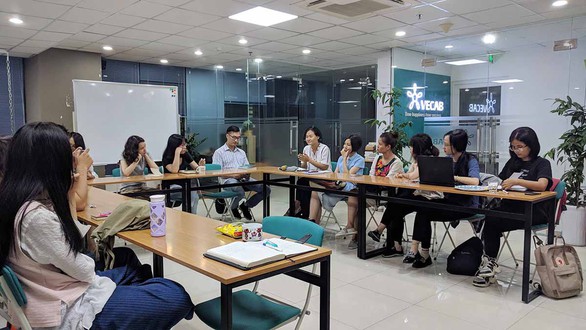 Một giờ lắng nghe cho người trẻ trị liệu tâm lý - Ảnh 1. Một giờ lắng nghe cho người trẻ trị liệu tâm lý - Ảnh 1.