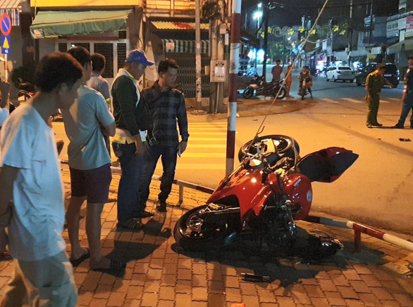 Đi môtô phân khối lớn, nam thanh niên tử vong sau cú tông mạnh - Ảnh 1. Đi môtô phân khối lớn, nam thanh niên tử vong sau cú tông mạnh - Ảnh 1.