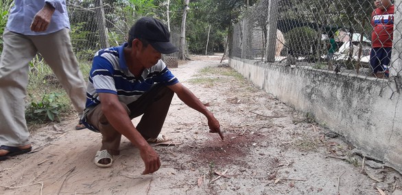 Khởi tố vụ án nhóm thanh niên truy sát ba cha con thương vong - Ảnh 1. Khởi tố vụ án nhóm thanh niên truy sát ba cha con thương vong - Ảnh 1.