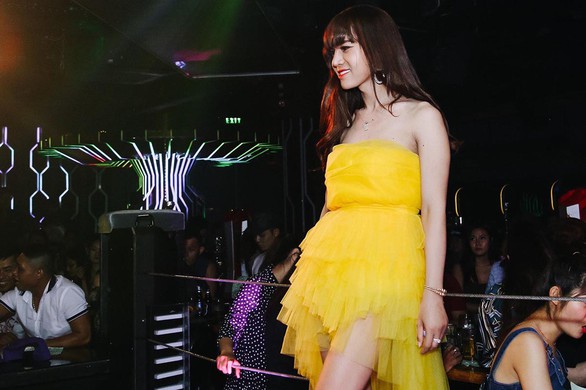 Lô tô và những bóng hồng chuyển giới - Kỳ 4: Giấc mơ nhọc nhằn của Yumi - Ảnh 1. Lô tô và những bóng hồng chuyển giới - Kỳ 4: Giấc mơ nhọc nhằn của Yumi - Ảnh 1.