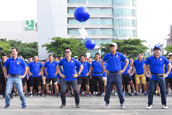 Hàng ngàn VĐV dự Giải việt dã hưởng ứng Ngày không tiền mặt - Ảnh 19. Hàng ngàn VĐV dự Giải việt dã hưởng ứng Ngày không tiền mặt - Ảnh 19.