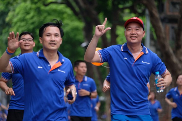 Hàng ngàn VĐV dự Giải việt dã hưởng ứng Ngày không tiền mặt - Ảnh 15. Hàng ngàn VĐV dự Giải việt dã hưởng ứng Ngày không tiền mặt - Ảnh 15.