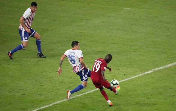 Qatar cầm hòa Paraguay sau khi bị dẫn trước 2 bàn - Ảnh 1. Qatar cầm hòa Paraguay sau khi bị dẫn trước 2 bàn - Ảnh 1.