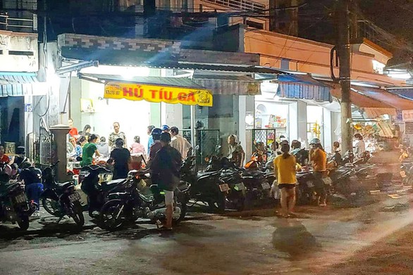 Có gì hấp dẫn trong tô hủ tiếu gà bà Năm ở Gò Công? - Ảnh 5. Có gì hấp dẫn trong tô hủ tiếu gà bà Năm ở Gò Công? - Ảnh 5.