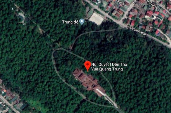 Ngăn đám cháy lan ra đền thờ Hoàng đế Quang Trung - Ảnh 2. Ngăn đám cháy lan ra đền thờ Hoàng đế Quang Trung - Ảnh 2.