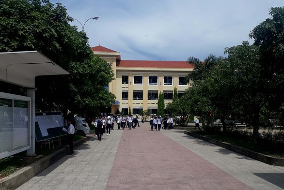 Đình chỉ công tác, đề nghị kỷ luật hai giám thị ký nhầm bài thi - Ảnh 1. Đình chỉ công tác, đề nghị kỷ luật hai giám thị ký nhầm bài thi - Ảnh 1.