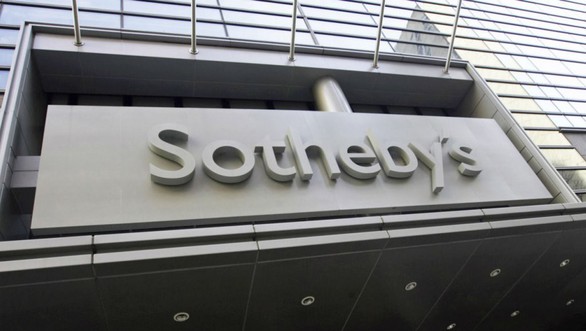 Tỉ phú Pháp đón gió mua lại nhà đấu giá Sotheby’s với giá cao - Ảnh 1. Tỉ phú Pháp đón gió mua lại nhà đấu giá Sotheby’s với giá cao - Ảnh 1.