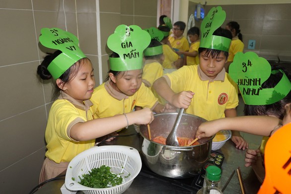 TP.HCM công bố mức học phí năm học 2019-2020 - Ảnh 1. TP.HCM công bố mức học phí năm học 2019-2020 - Ảnh 1.