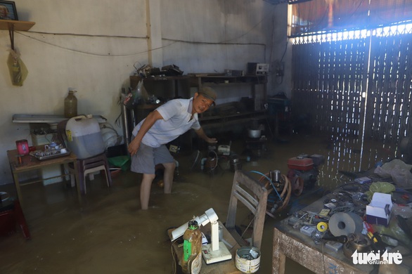 Sau mưa lớn, ngoại ô TP Bảo Lộc chìm trong biển nước - Ảnh 2. Sau mưa lớn, ngoại ô TP Bảo Lộc chìm trong biển nước - Ảnh 2.
