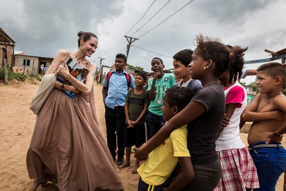 Angelina Jolie trở thành ‘nhà báo’ cho tạp chí Time - Ảnh 1. Angelina Jolie trở thành ‘nhà báo’ cho tạp chí Time - Ảnh 1.