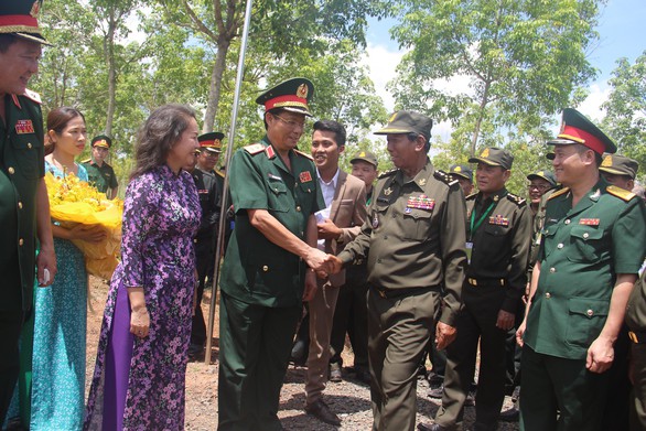 Bộ trưởng Quốc phòng Campuchia: Sự giúp đỡ của Việt Nam không phải là xâm lược - Ảnh 1. Bộ trưởng Quốc phòng Campuchia: Sự giúp đỡ của Việt Nam không phải là xâm lược - Ảnh 1.