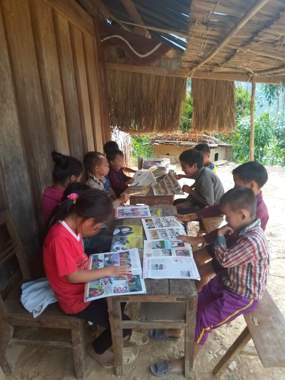 Thư viện mini ngày hè cho trẻ vùng núi - Ảnh 2. Thư viện mini ngày hè cho trẻ vùng núi - Ảnh 2.