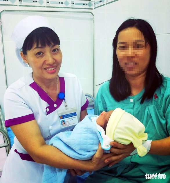 Cứu sống mẹ con sản phụ vỡ tử cung, suy tim thai - Ảnh 1. Cứu sống mẹ con sản phụ vỡ tử cung, suy tim thai - Ảnh 1.