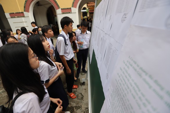 Thí sinh cả nước thi môn văn, đón xem đề thi, đáp án trên Tuổi Trẻ Online - Ảnh 1. Thí sinh cả nước thi môn văn, đón xem đề thi, đáp án trên Tuổi Trẻ Online - Ảnh 1.