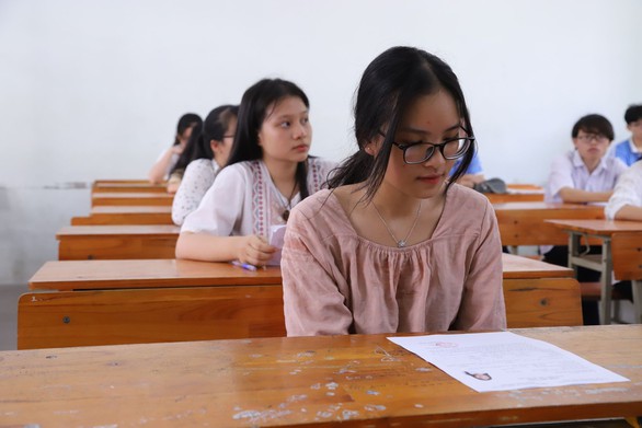 Mai thi THPT quốc gia, thí sinh sợ... hai con sông - Ảnh 3. Mai thi THPT quốc gia, thí sinh sợ... hai con sông - Ảnh 3.