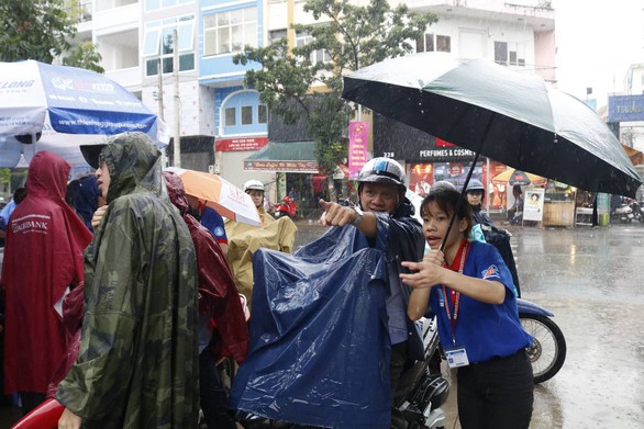 Gần 900.000 học sinh làm thủ tục thi THPT quốc gia, thí sinh lo lắng môn văn và lịch sử - Ảnh 21. Gần 900.000 học sinh làm thủ tục thi THPT quốc gia, thí sinh lo lắng môn văn và lịch sử - Ảnh 21.