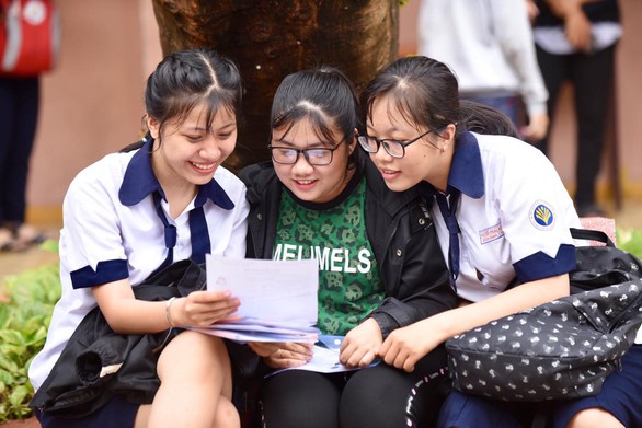 Mai thi THPT quốc gia, thí sinh sợ... hai con sông - Ảnh 1. Mai thi THPT quốc gia, thí sinh sợ... hai con sông - Ảnh 1.