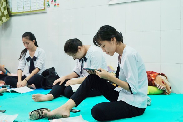 Thí sinh xã đảo duy nhất TP.HCM mượn phòng học làm chỗ trọ đi thi - Ảnh 6. Thí sinh xã đảo duy nhất TP.HCM mượn phòng học làm chỗ trọ đi thi - Ảnh 6.
