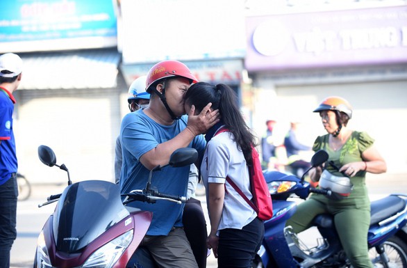Mẹ rơi nước mắt: Xin chủ nghỉ mấy tiếng về đưa con đi thi mà không gặp - Ảnh 2. Mẹ rơi nước mắt: Xin chủ nghỉ mấy tiếng về đưa con đi thi mà không gặp - Ảnh 2.