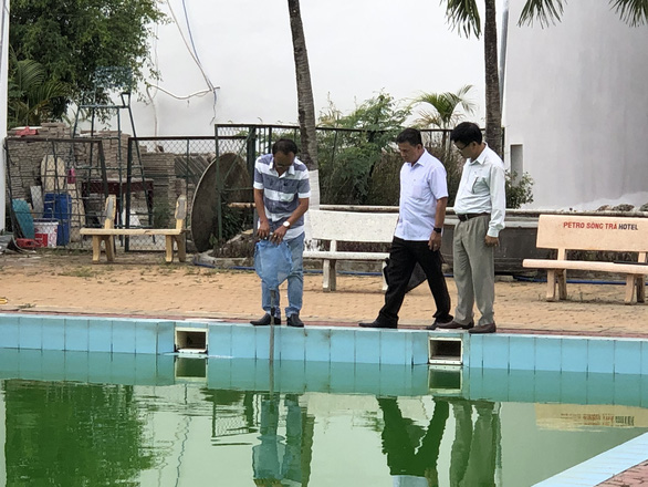 Hồ bơi khách sạn nơi hai em nhỏ chết đuối hoạt động chui - Ảnh 1. Hồ bơi khách sạn nơi hai em nhỏ chết đuối hoạt động chui - Ảnh 1.
