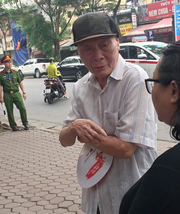 Mẹ rơi nước mắt: Xin chủ nghỉ mấy tiếng về đưa con đi thi mà không gặp - Ảnh 3. Mẹ rơi nước mắt: Xin chủ nghỉ mấy tiếng về đưa con đi thi mà không gặp - Ảnh 3.