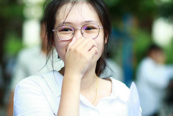 Hình ảnh thí sinh tươi tắn đi thi - Ảnh 11. Hình ảnh thí sinh tươi tắn đi thi - Ảnh 11.