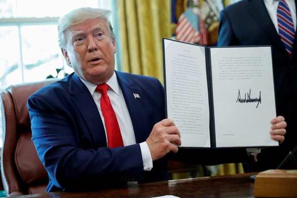 Ông Trump dọa xóa sổ hoàn toàn một số lãnh vực của Iran bằng vũ lực - Ảnh 1. Ông Trump dọa xóa sổ hoàn toàn một số lãnh vực của Iran bằng vũ lực - Ảnh 1.