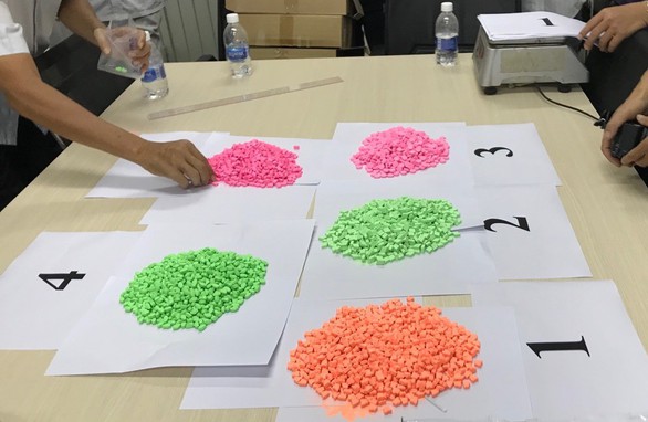 Bắt giữ 14kg ma túy giấu trong các thùng hàng từ nước ngoài gửi về - Ảnh 1. Bắt giữ 14kg ma túy giấu trong các thùng hàng từ nước ngoài gửi về - Ảnh 1.