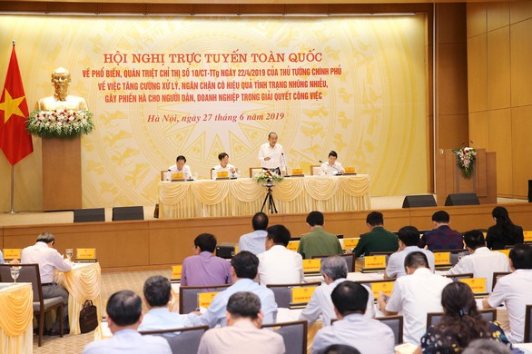 Nhiều cán bộ nhận tiền rồi không làm, bôi vẫn không trơn - Ảnh 2. Nhiều cán bộ nhận tiền rồi không làm, bôi vẫn không trơn - Ảnh 2.