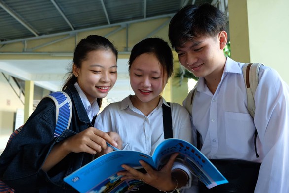 Nhiều tỉnh công bố cho học sinh tiếp tục nghỉ học đến đầu tháng 5 - Ảnh 1. Nhiều tỉnh công bố cho học sinh tiếp tục nghỉ học đến đầu tháng 5 - Ảnh 1.