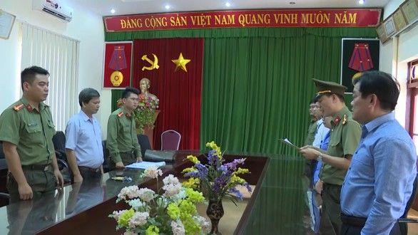 Giám đốc Sở GD-ĐT Sơn La hết đường nghỉ hưu, chờ bãi nhiệm - Ảnh 1. Giám đốc Sở GD-ĐT Sơn La hết đường nghỉ hưu, chờ bãi nhiệm - Ảnh 1.