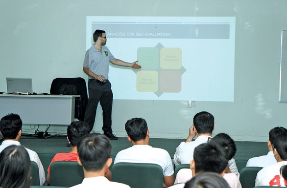 Trường ĐH Tân Tạo: ngôn ngữ Anh, học một ngành làm nhiều nghề - Ảnh 5. Trường ĐH Tân Tạo: ngôn ngữ Anh, học một ngành làm nhiều nghề - Ảnh 5.