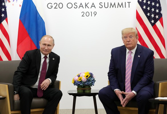 Ông Trump nói ‘làm ơn đừng can thiệp bầu cử’, ông Putin bật cười thích thú - Ảnh 1. Ông Trump nói ‘làm ơn đừng can thiệp bầu cử’, ông Putin bật cười thích thú - Ảnh 1.