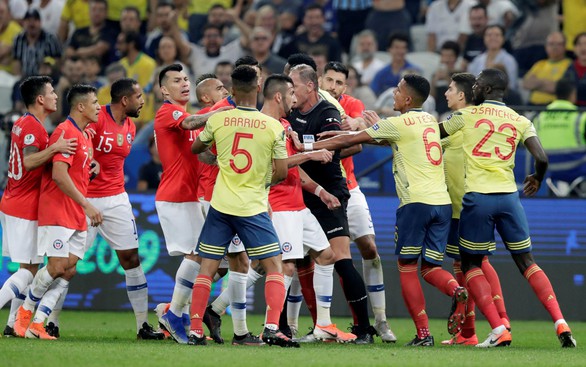 2 lần được VAR cứu, Colombia vẫn thất bại 4-5 trước Chile trên chấm 11m - Ảnh 1. 2 lần được VAR cứu, Colombia vẫn thất bại 4-5 trước Chile trên chấm 11m - Ảnh 1.