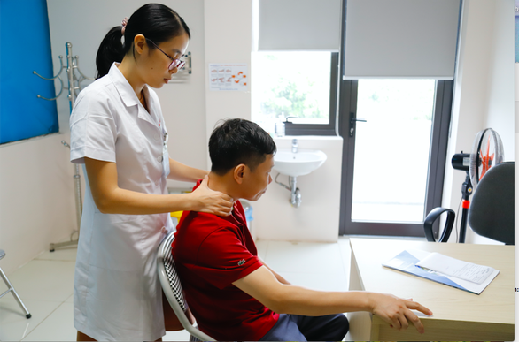 Bệnh viện K thêm 3 máy xạ trị, người bệnh đỡ xếp hàng giữa đêm - Ảnh 1. Bệnh viện K thêm 3 máy xạ trị, người bệnh đỡ xếp hàng giữa đêm - Ảnh 1.