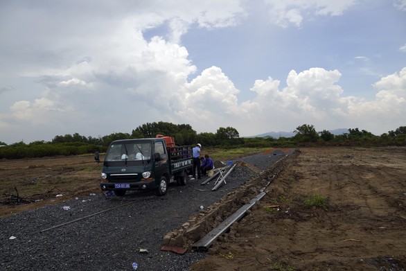 Bắt nóng vụ san ủi, làm đường, có dấu hiệu phân lô đất nông nghiệp - Ảnh 1. Bắt nóng vụ san ủi, làm đường, có dấu hiệu phân lô đất nông nghiệp - Ảnh 1.